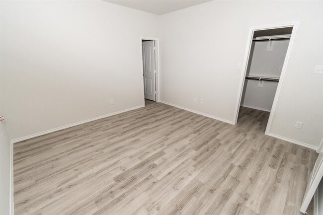 Building Photo - 17330 Desmond St Rental