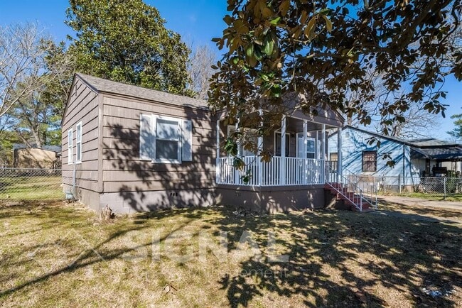 Photo - 5832 Court Q