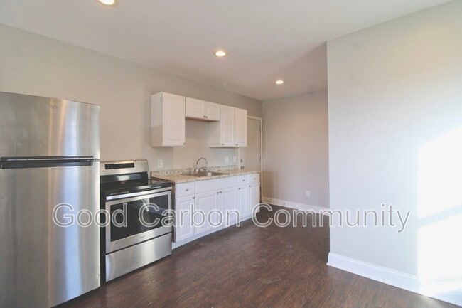 Building Photo - 765 Oliver St Unit 4