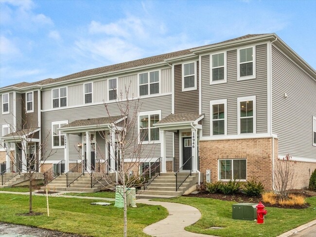 Building Photo - 14946 Dyer Ln