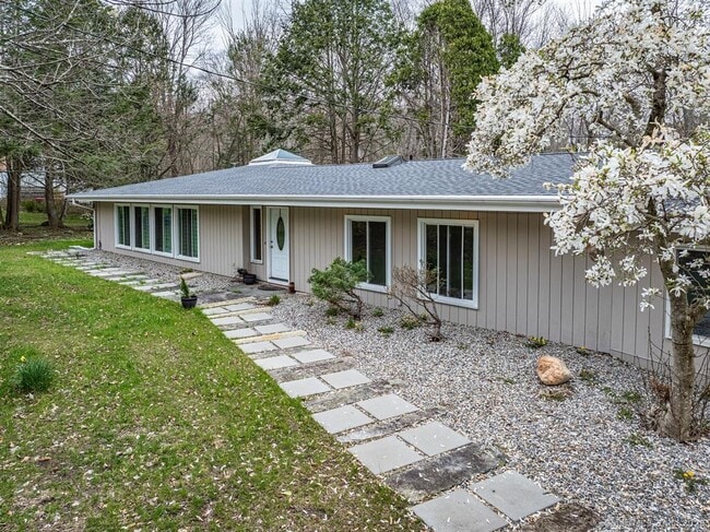 Building Photo - 141 Gurleyville Rd Rental