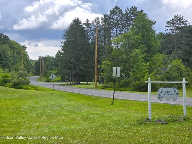 Photo - 27 Wiltwyck Ln