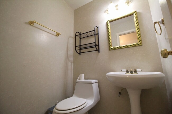 Building Photo - 15614 Barbarossa Dr