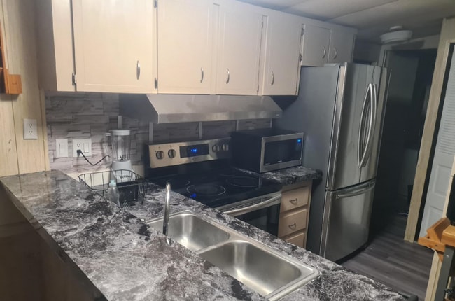 Photo - 2121 New Tampa Hwy