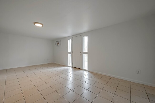 Photo - 2111 Rosemead Dr