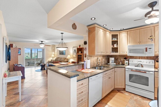 Building Photo - 2615 NE 1st Ct Unit 403