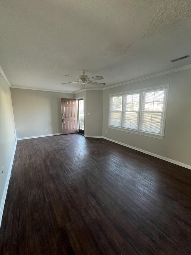 Photo - 3308-33B1 Landmark St