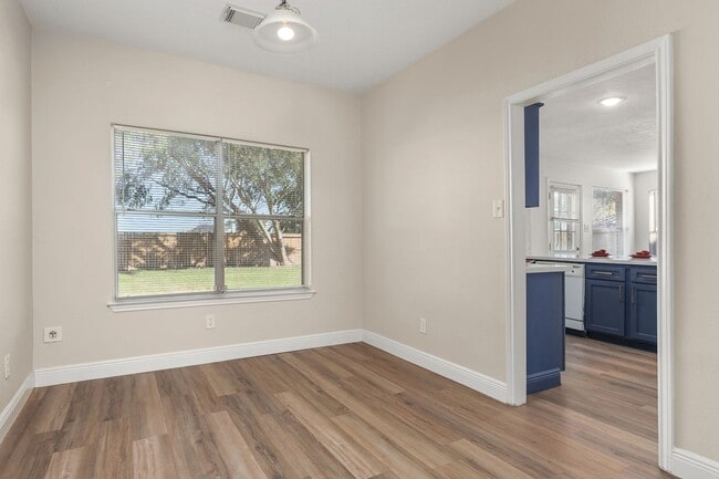 Photo - 3803 Redbud Dr