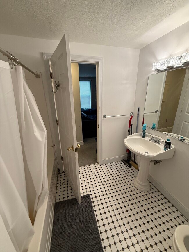 Photo - 190 I St Unit 2