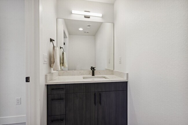 Photo - End Unit 2 Bedroom + office, 3 bathroom To...