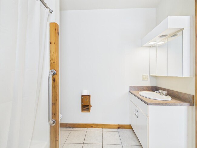 Photo - 1555 Main St Unit 2