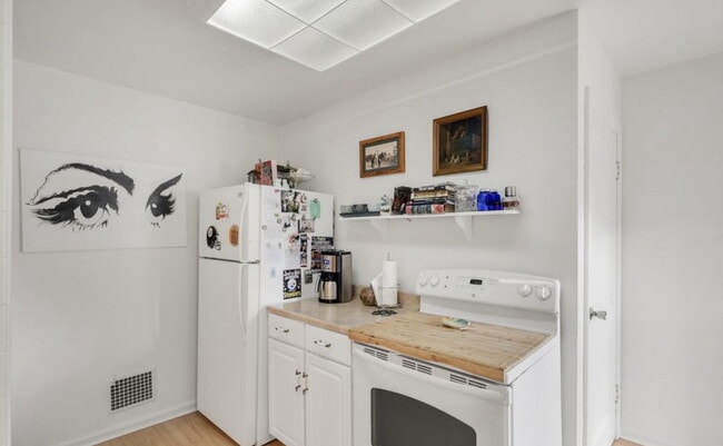 Photo - "Charming 2-Bedroom Duplex with Cozy Firep...