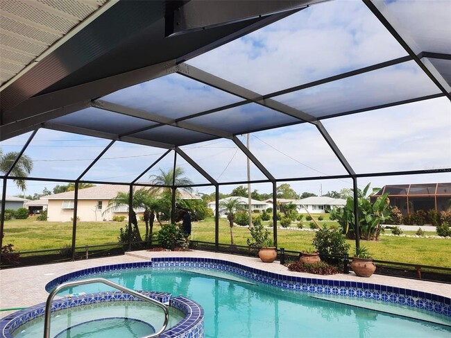 Photo - 910 Caples St