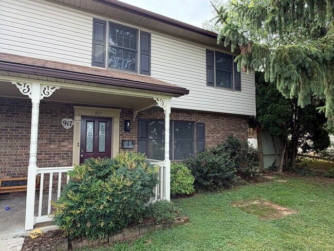 Entorno tipo retiro - 917 Rose Hill Ave