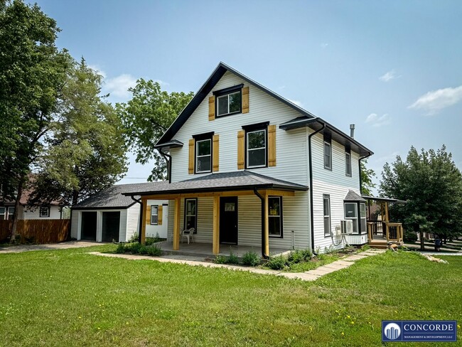 Building Photo - 3210 S 48th St Unit #1