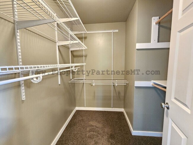 Photo - Stunning 4 Bed 2.5 Bath Upgraded Townhome ...