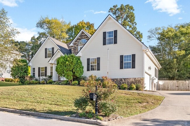 Photo - Pet Friendly Three Bedroom with Bonus!
