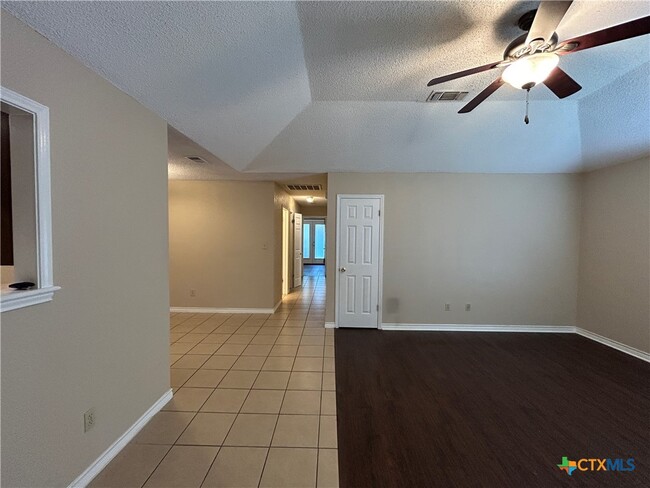1642 W County Line Rd