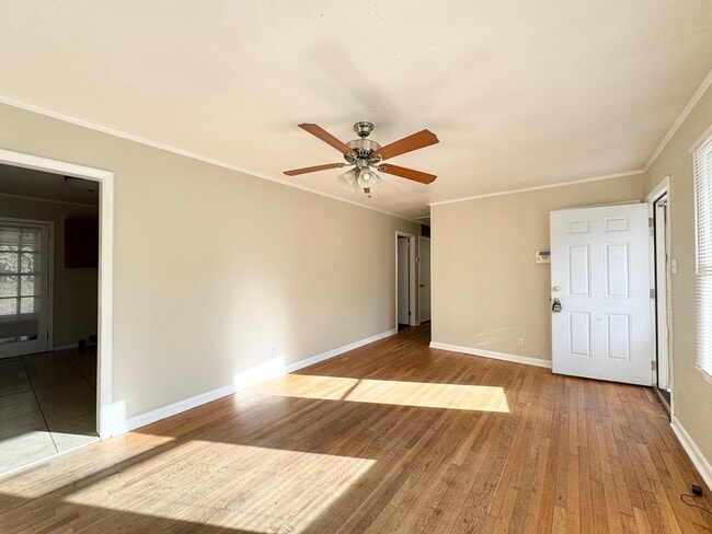 Photo - 2902 Holmes Rd