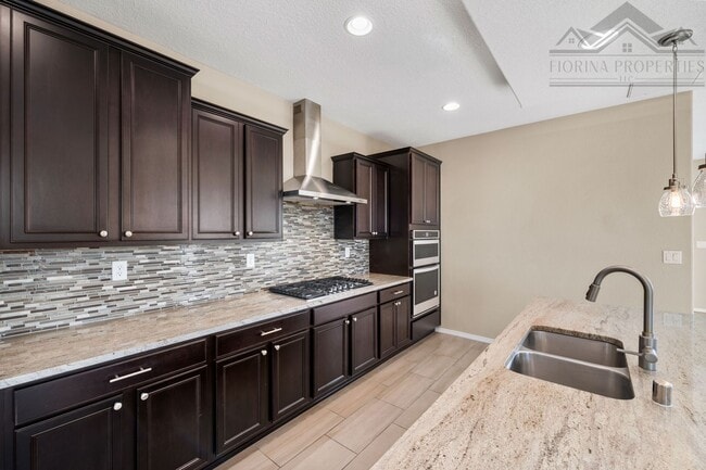 Photo - Gorgeous Corner-Lot Townhouse with Mountain Views