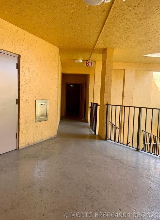 Building Photo - 4364 NW 9th Ave Unit 15-3B