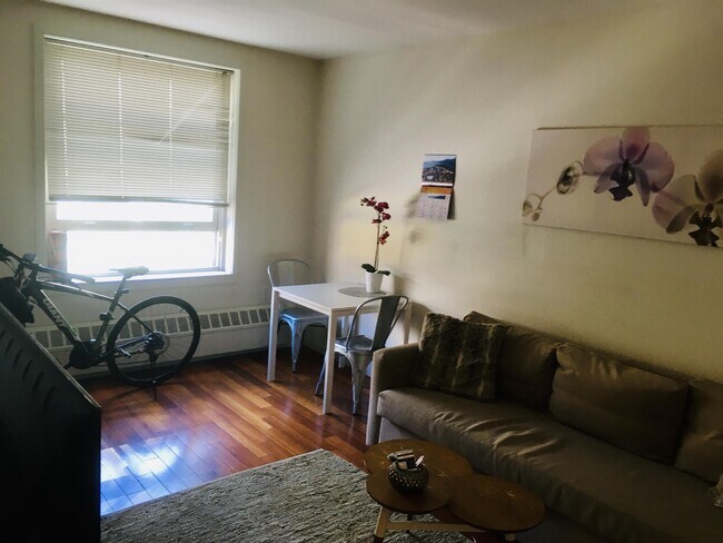 Building Photo - 440 Richards St Unit 205