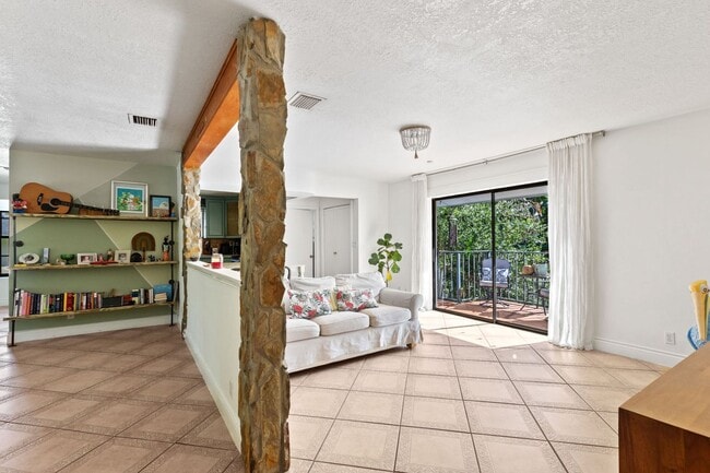 Photo - Beautiful Rustic Contemporary Duplex in Cu...