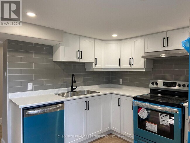 Photo - 169 Fergus Ave