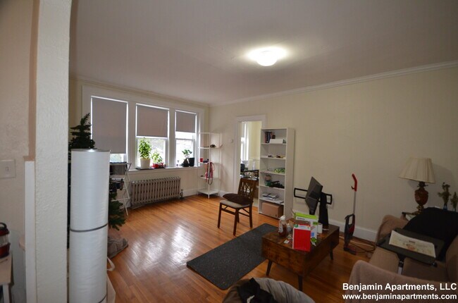 Building Photo - 2039 Commonwealth Ave Unit 22