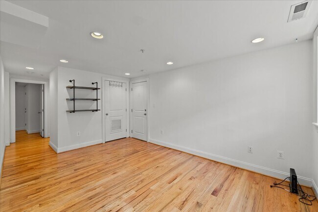 Photo - 739 Newton Pl NW Unidad 739 Newton Place NW