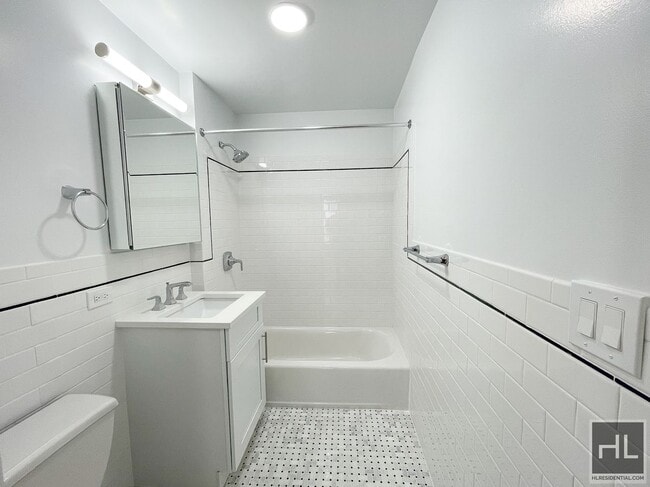 Building Photo - WEST 56 STREET Unit 4B1 Rental