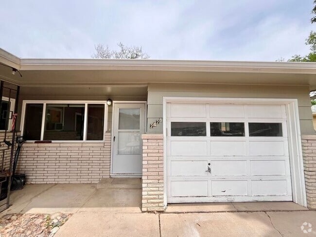 Building Photo - Updated 2bd/1ba Duplex in West Fort Collin... Rental