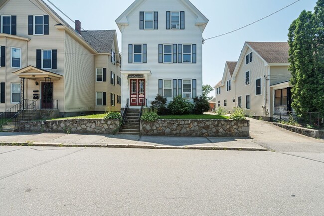 Building Photo - 135 Sagamore St Unit 2