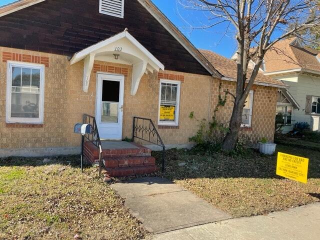 Photo - 103 S Main St