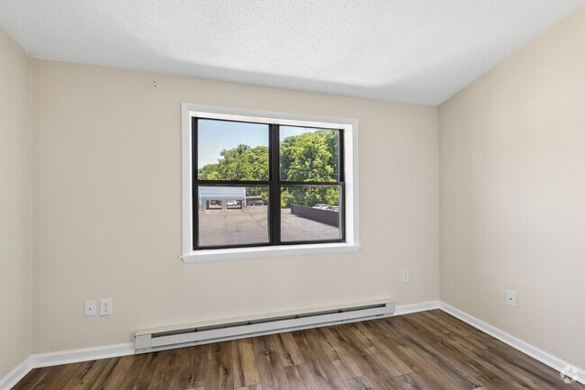 Aspen 2BR, 1BA - 850SF - Second Bedroom