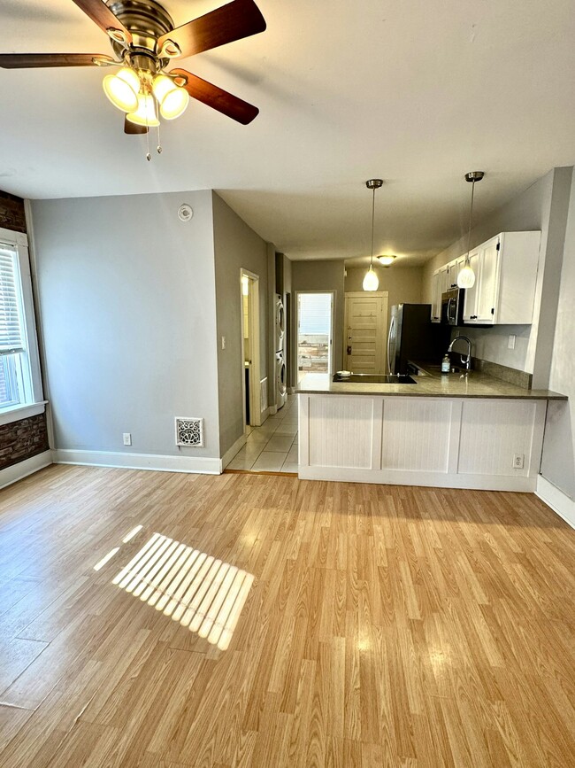 Building Photo - 4216-4218-4218 Arsenal St