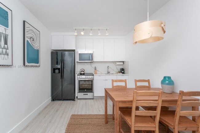 Building Photo - 6509 NE 5th Ave Unit Orange