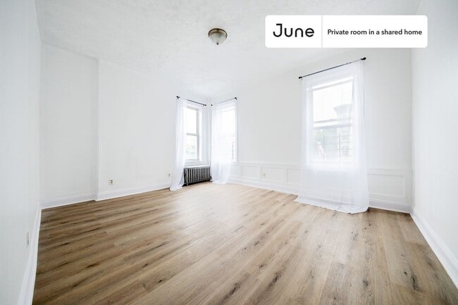 Room in Shared 4 bed/1 bath home in Sunset Park