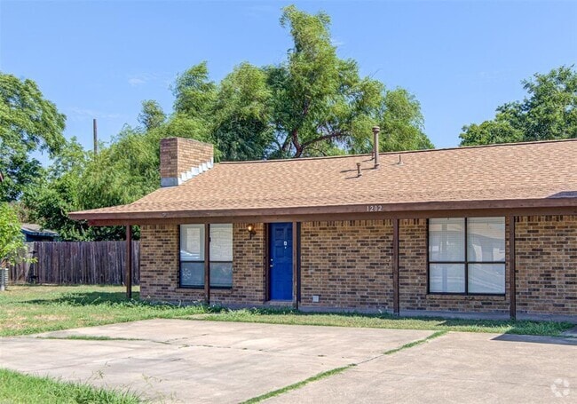 Building Photo - 1202 Westcott Dr Rental