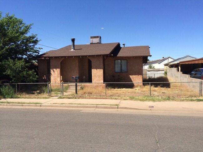 Building Photo - 3BD Winslow Home