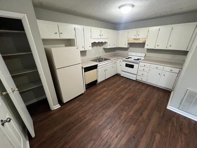 Photo - 818 Netherlands Dr