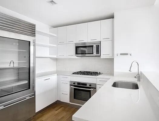 635 W 42nd St Unit 34-H