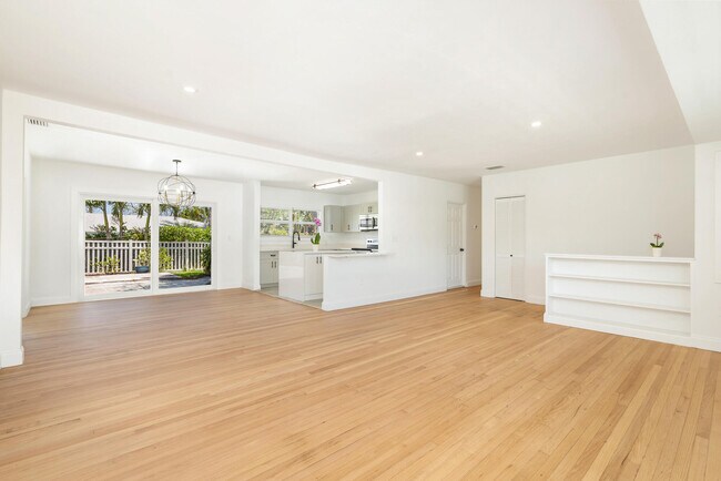 Photo - 304 Wellesley Dr