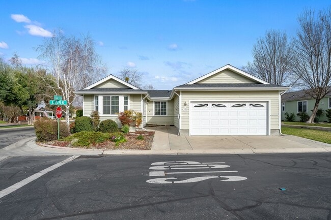 Building Photo - Large 3/2 Home in 55 & Older Community