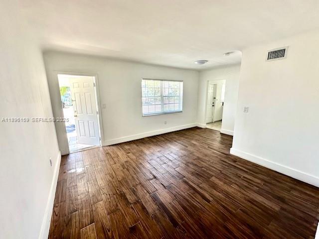 Building Photo - 2101 Bay Dr Unit 2