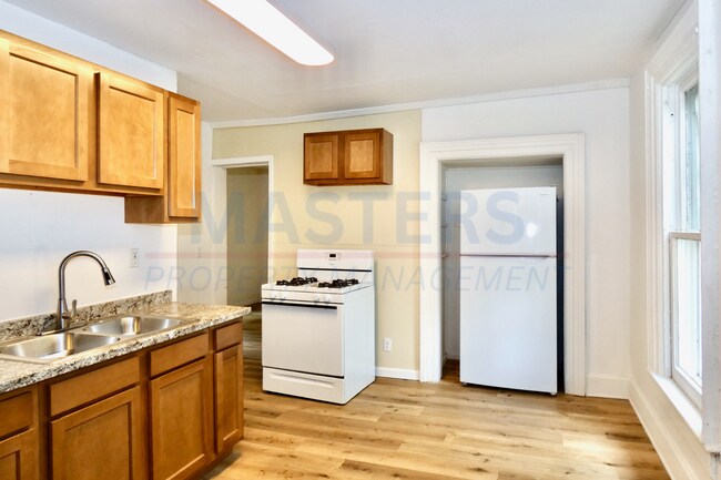 Photo - 1026 Oakwood Ave Unit Lower