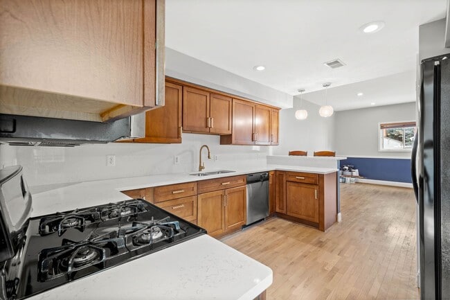 Photo - Luxury 3 bed, 3 bath home