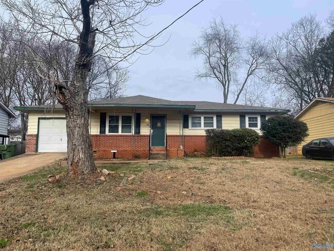 Building Photo - 606 Eastbrook Dr NW