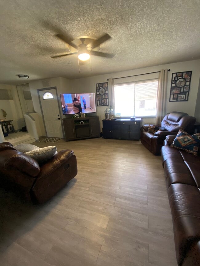 Building Photo - 5710 N 43rd Dr Rental