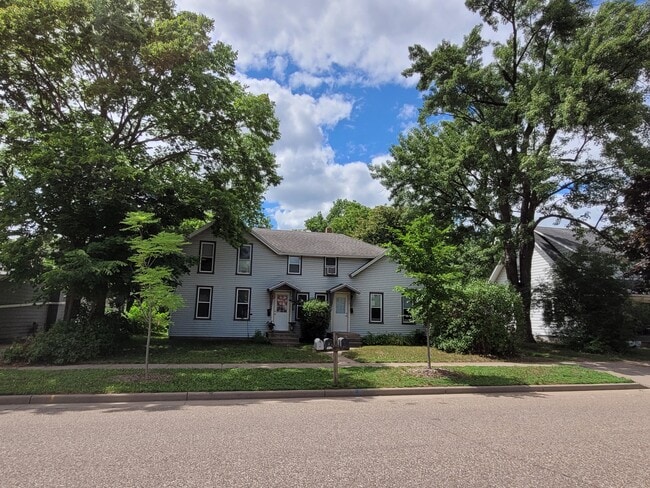 Building Photo - 608 1/2 Putnam St Unit 1
